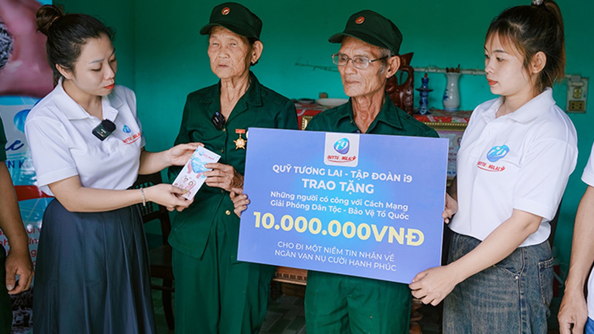 Hình ảnh đại diện cho phần Câu Hỏi Thường Gặp của KC88 và K88C, với biểu tượng hỗ trợ khách hàng và các yếu tố cá cược trực tuyến